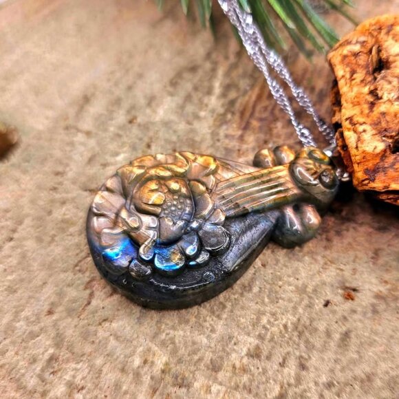 Nature Labradorite Carved Lotus Chinese Pipa Pendant Necklace - Picture 5 of 10